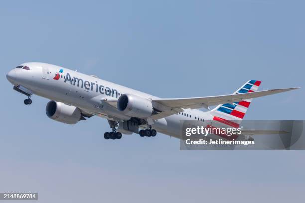 american airlines boeing 787-8 dreamliner - american airlines stock pictures, royalty-free photos & images