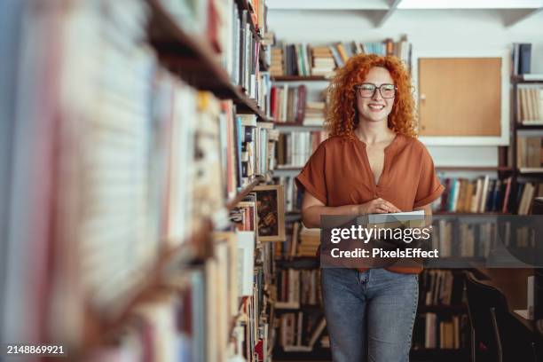 votre avenir dépend du choix que vous ferez aujourd'hui - librairie photos et images de collection