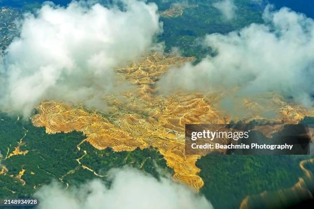 aerial view of clouds and land use seen from the window of an aeroplane flying over sibu, sarawak, malaysia - sibu river stock pictures, royalty-free photos & images