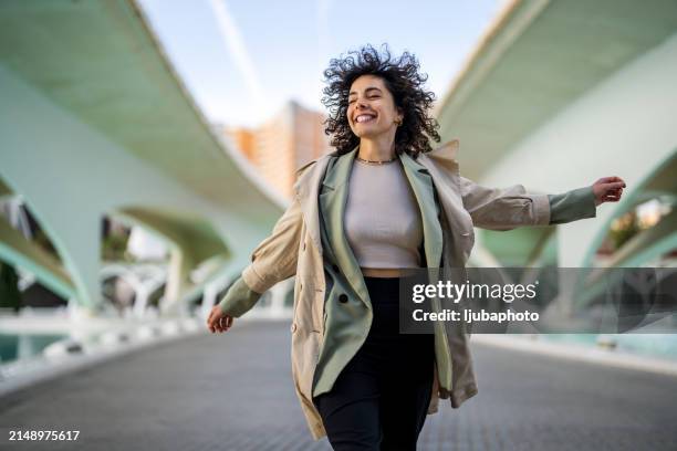 woman jumping high after successful job interview - vrolijk stockfoto's en -beelden