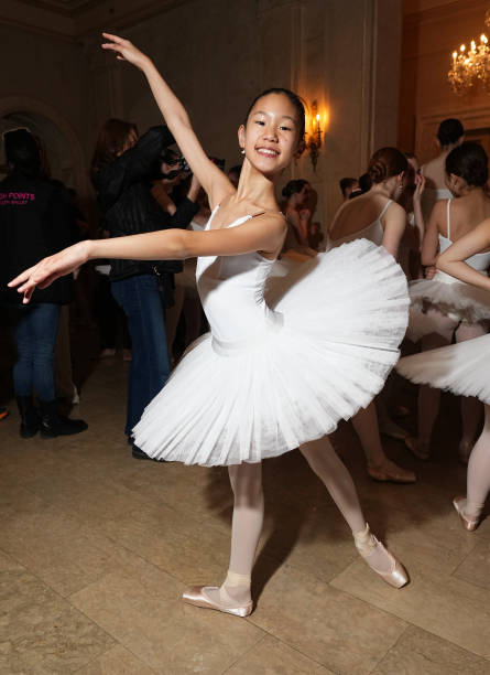 NY: Youth America Grand Prix Breaks Guinness World Record For Most Ballerinas En Pointe Simultaneously