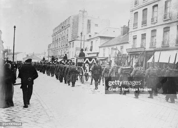 English soldiers buried, Versailles, 29 Oct 1914 . Funeral procession for English soldiers in the street of Versailles, France, during World War I....