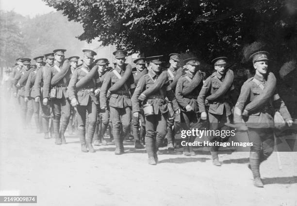 Recruits at Aldershot on practice hike, between 1914 and circa 1915. British soldiers at Aldershot army camp in England during World War I. Creator:...