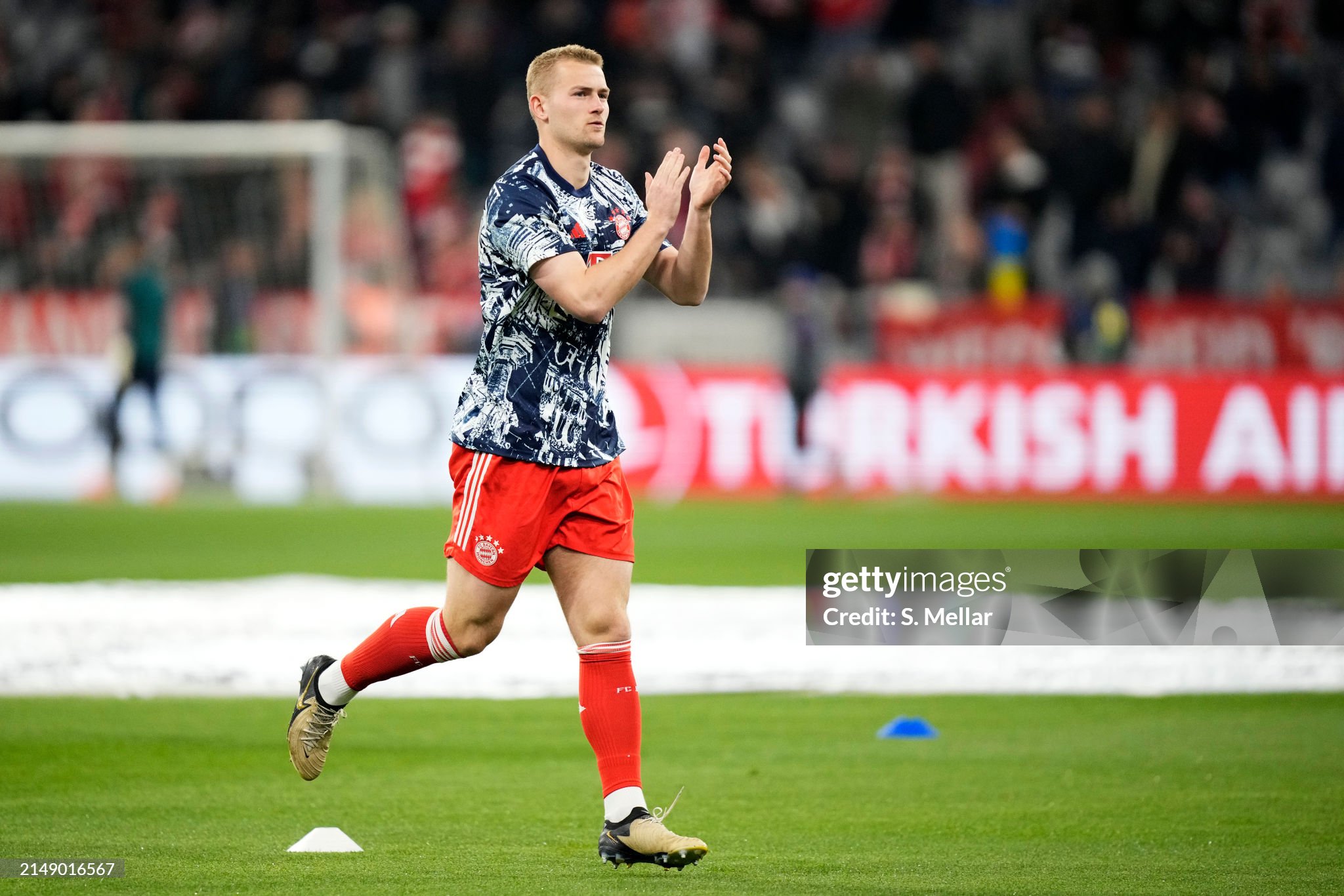 Ten Hag wants to strengthen United's defensive line with a player he coached at Ajax