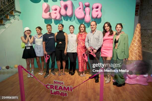 Sujin Kim 'Chinguamiga', Isabella de la Torre 'La Bala', André Jacquet, Galilea Montijo, Paulina Abascal, Laiza Martinez, Guillermo Sahagun, Paola...