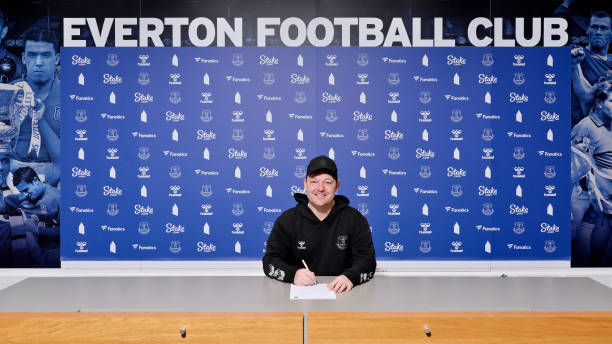 GBR: Brian Sorensen Signs a New Contract at Everton Women