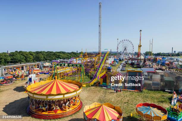viaje carnaval - parque-de-atracciones fotografías e imágenes de stock