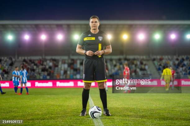 Man Ref 19,721 Football Referee Portrait Stock Photos, High-Res Pictures, and ...