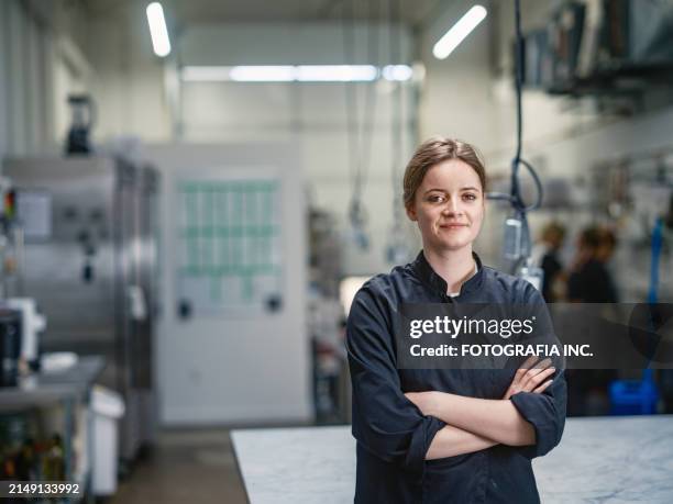 portrait of female chocolatier at the chocolate factory - catering stockfoto's en -beelden