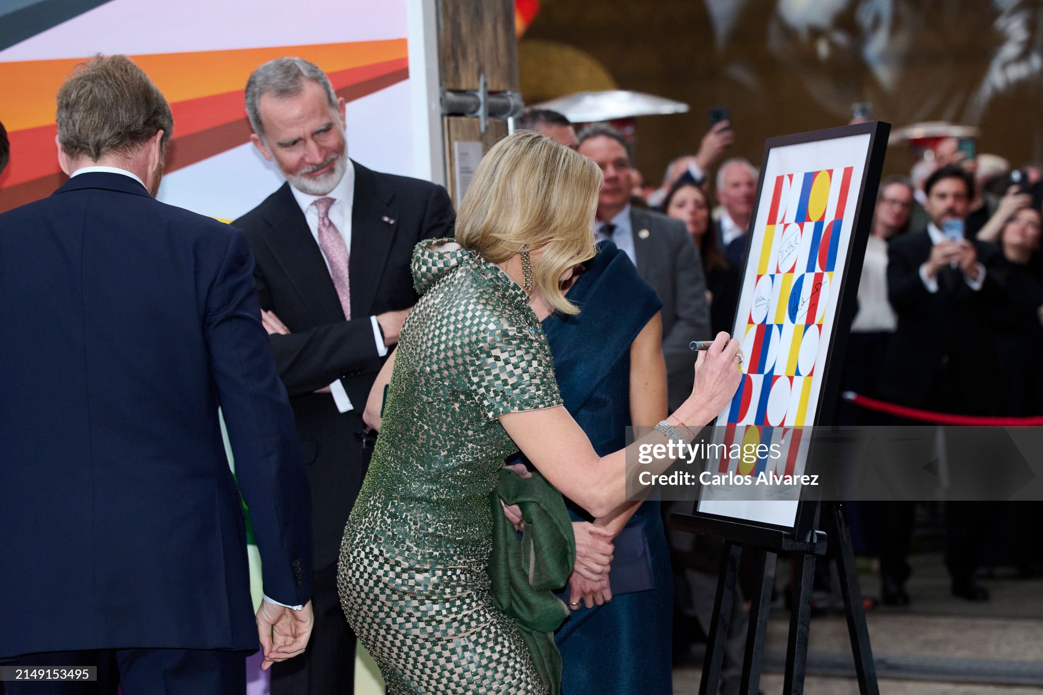 amsterdam-netherlands-queen-maxima-of-the-netherlands-sings-a-painting-during-the-reception.jpg
