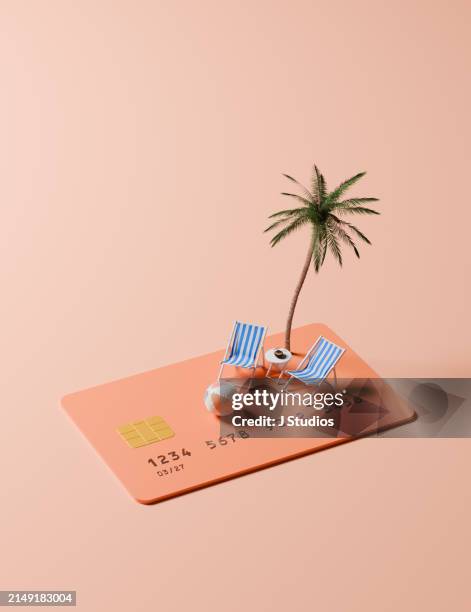vacation scene on top of a credit card - programme de fidélité photos et images de collection
