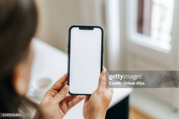 woman using cellphone at home - menselijke hand stockfoto's en -beelden