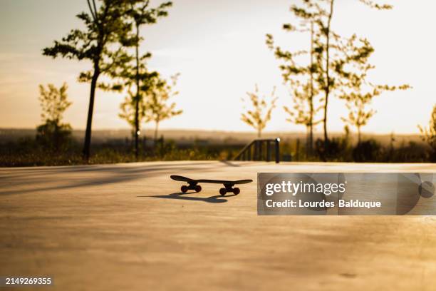 skateboard in skate park at sunset, lights and shadows - skateboarding park stock pictures, royalty-free photos & images