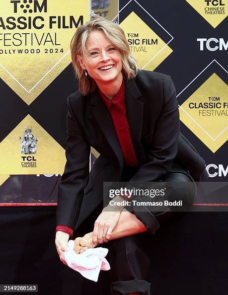 Jodie Foster steps in cement barefoot during the Handprint and... News Photo - Getty Images