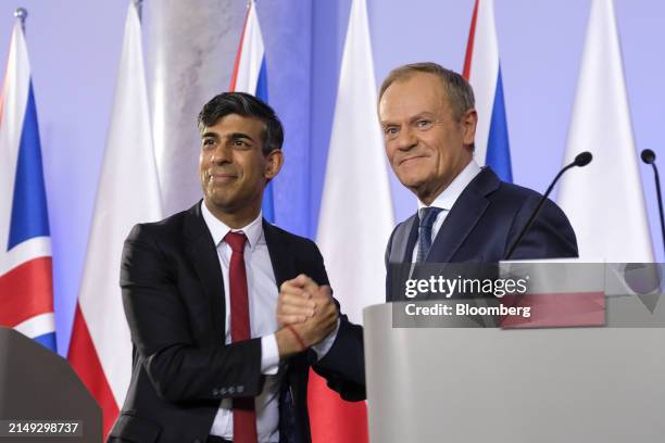Rishi Sunak, UK prime minister, left, and Donald Tusk, Poland's prime minister, shake hands during a news conference in Warsaw, Poland, on Tuesday,...