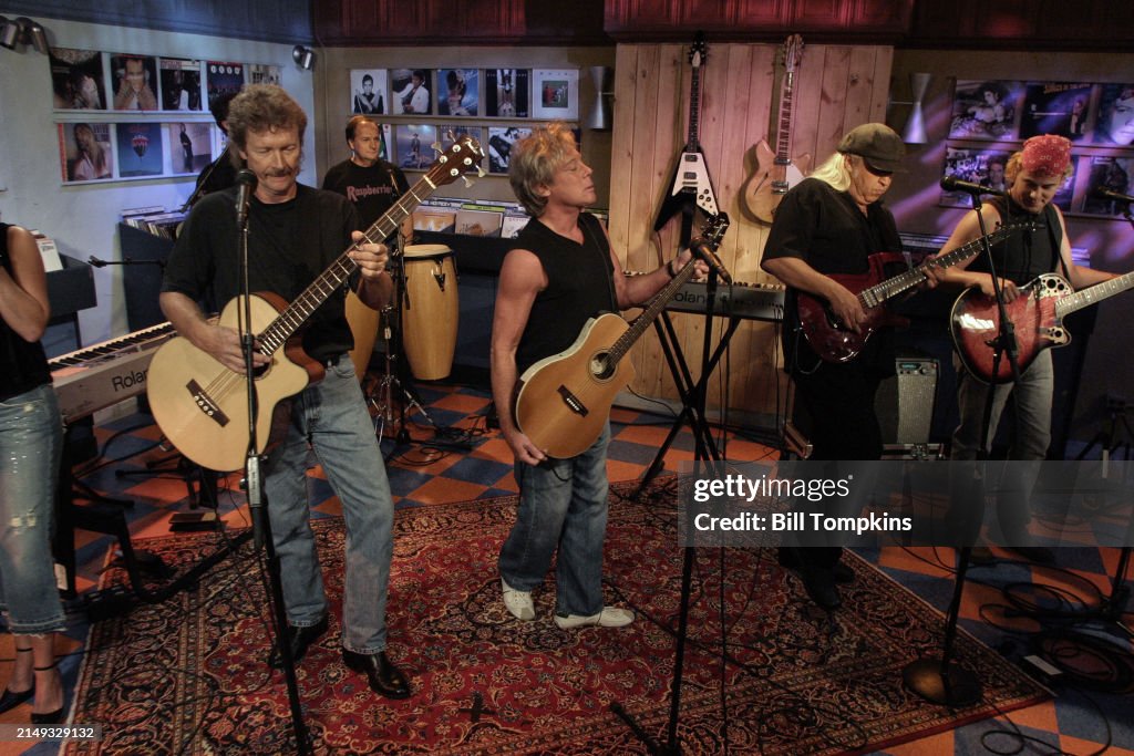 Jim Raspberry Wally Bryson, Eric Carmen, Jim Bonfanti and Dave Smalley of classic ...