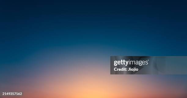 sky at dusk - dramatic night sky stock pictures, royalty-free photos & images