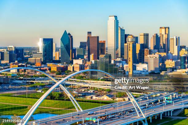 dallas skyline aerial - america dallas foto e immagini stock