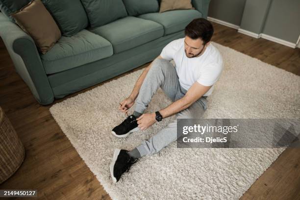 man getting ready for a workout. - shoelace stock pictures, royalty-free photos & images