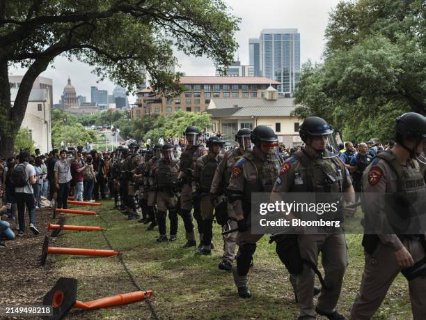Ut Austin Riots 225 University Of Texas School Of Law Stock Photos, High-Res Pictures ...