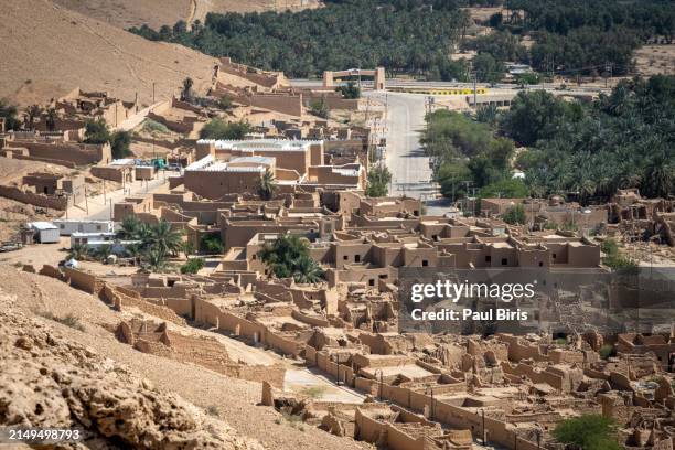 the old deira al gath, al-ghat heritage village, hail, best conserved traditional villages of saudi arabia - mountain house villages stock pictures, royalty-free photos & images