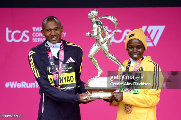 Alex Mutiso 28,169 Flora London Marathon Stock Photos, High-Res Pictures, and ...
