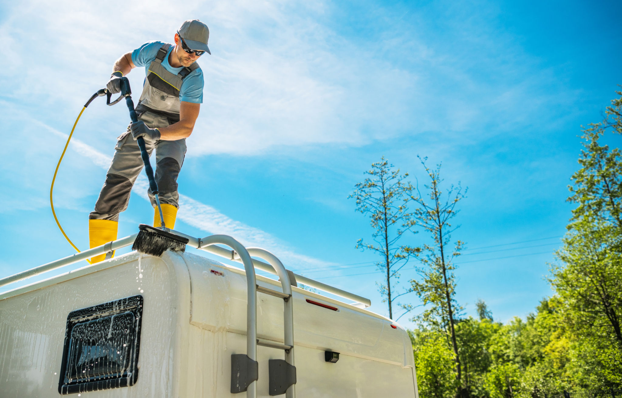 RV Owner pressure Washing His Camper Roof RV Owner pressure Washing His Camper Roof