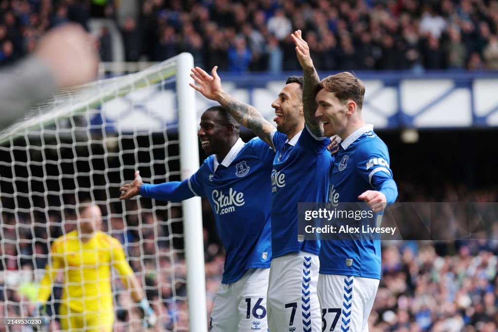 Everton FC v Nottingham Forest - Premier League