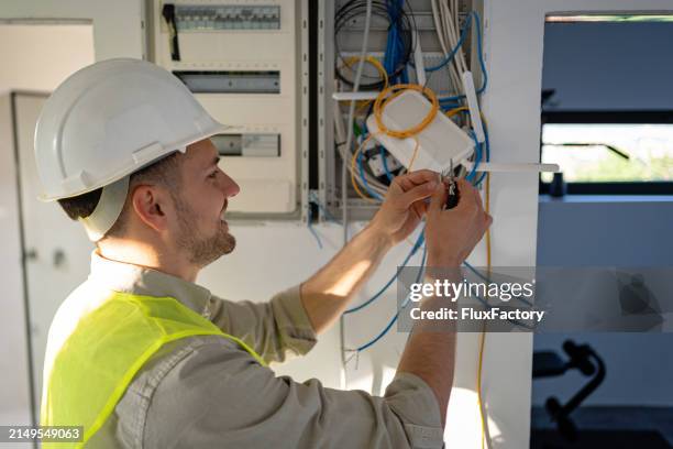 Internet Installation Engineer 1,042 Fibre Installation Stock Photos, High-Res Pictures, and Images ...