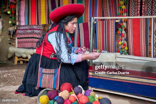 chinchero indigenous woman stretching the threads that will form the fabric made with alpaca animal hair - loom weave stock pictures, royalty-free photos & images