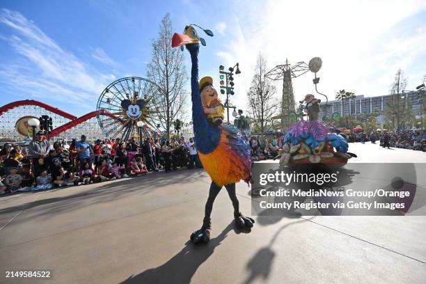 Russell Riding Kevin 34,039 Disneyland California Photos & High Res Pictures - Getty Images