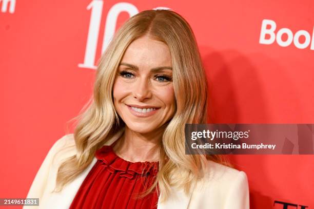 Kelly Ripa 200 9,585 Kelly Ripa Photos Stock Photos, High-Res Pictures, and Images ...