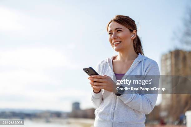 digital break - weekend activities stock pictures, royalty-free photos & images