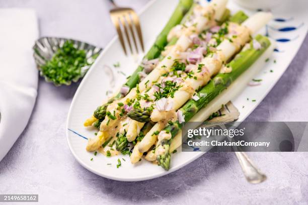 white and green asparagus - asparagus stock pictures, royalty-free photos & images