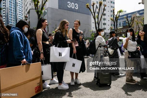 Queue Pop Store Kpop Photos and Premium High Res Pictures - Getty Images