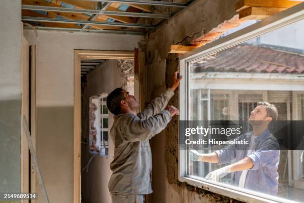 695 Contractor Installing Window Stock Photos, High-Res Pictures, and ...