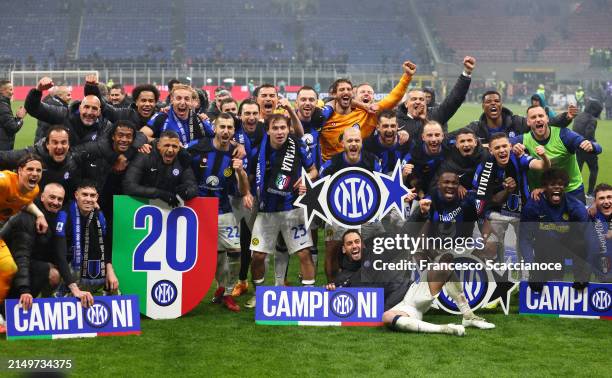 Internazionale players celebrate winning the Serie A TIM title after winning the Serie A TIM match between AC Milan and FC Internazionale at Stadio...