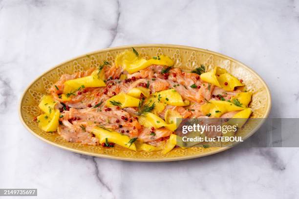 salmon carpaccio - graved lachs stock-fotos und bilder