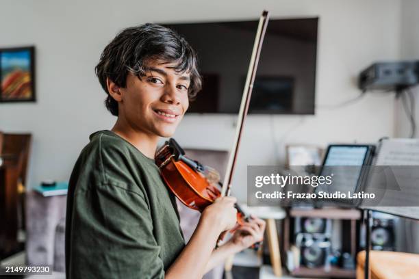 portrait of a boy playing violin at home - violino imagens e fotografias de stock