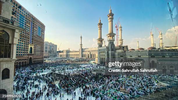 masjidil haram in mekka - pilger stock-fotos und bilder
