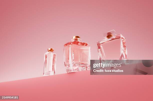 tre flaconi di profumo di lusso - profumato foto e immagini stock