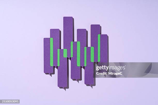 many purple speech bubbles overlapping common ground - verzahnt stock-fotos und bilder