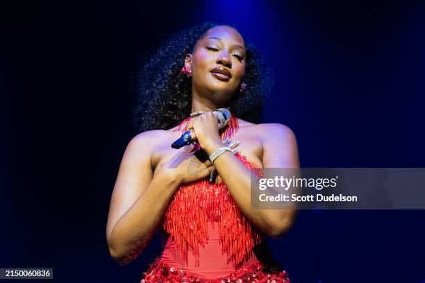 Temes Singer 141 Tems Singer Stock Photos, High-Res Pictures, and Images - Getty Images