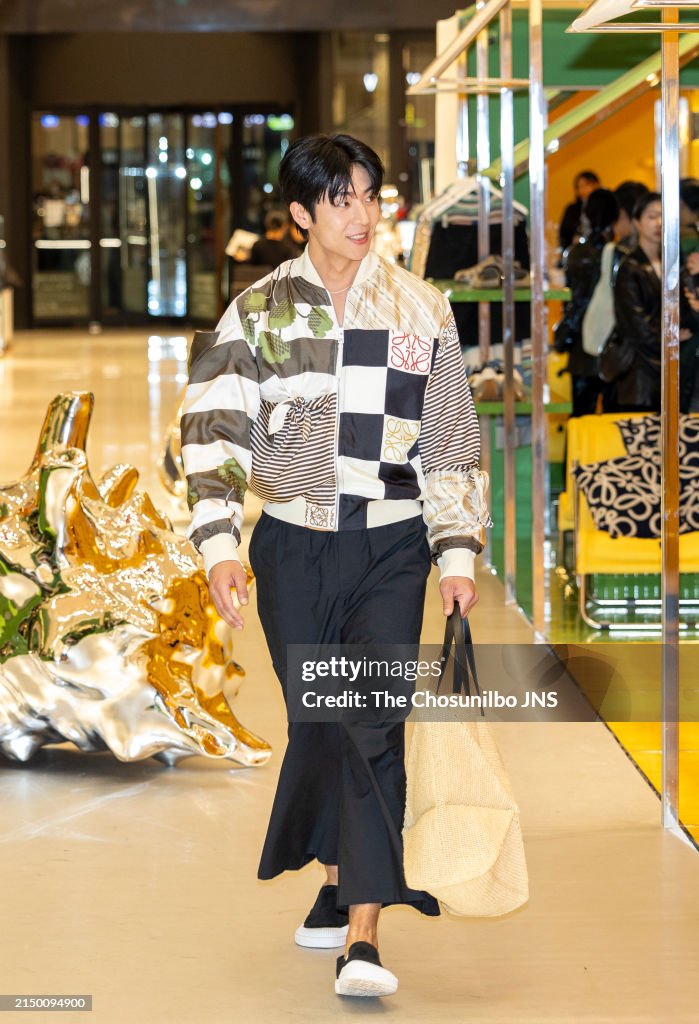 LOEWE x Paula Ibiza Collection Pop-up Store Open in Seoul