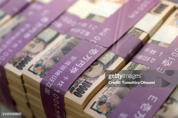Yen Banknotes Set 2,011 Japan Yen Notes Stock Photos, High-Res Pictures, and Images ...