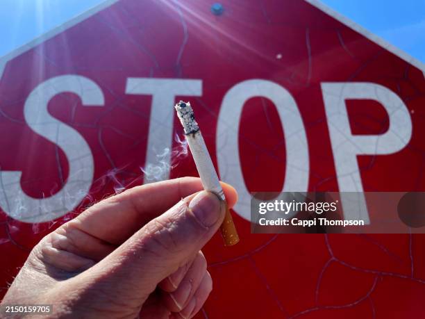 stop smoking concept - stopschild stock-fotos und bilder