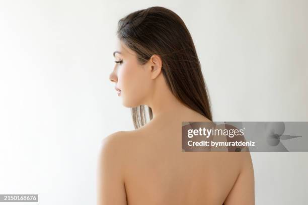 beauté jeune femme - dos humain photos et images de collection