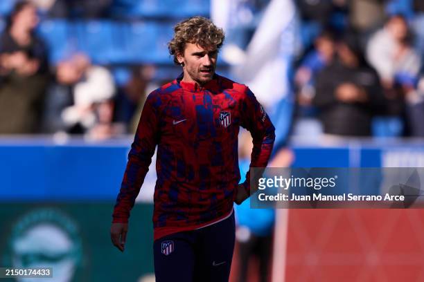 Antoine Griezmann of Atletico Madrid looks on prior to the LaLiga EA Sports match between Deportivo Alaves and Atletico Madrid at Estadio de...