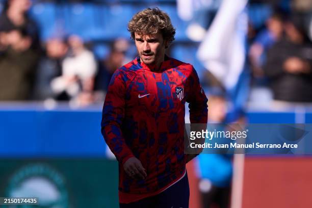 Antoine Griezmann of Atletico Madrid looks on prior to the LaLiga EA Sports match between Deportivo Alaves and Atletico Madrid at Estadio de...