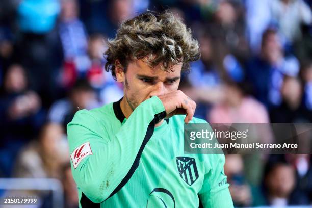 Antoine Griezmann of Atletico Madrid reacts during the LaLiga EA Sports match between Deportivo Alaves and Atletico Madrid at Estadio de Mendizorroza...